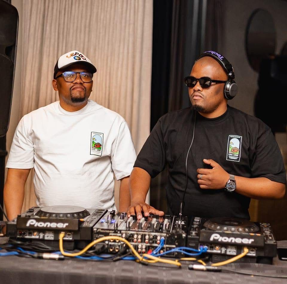 Adhesive Twins live at the decks